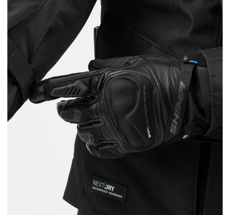 Cumperi Manusi Moto SHIMA Hero WP? Manusi touring impermeabile cu membrana NextDry, protectii ArmorPlus si stergator viziera inc