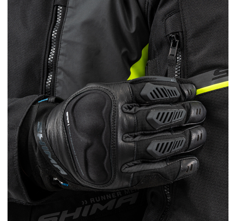 Cumperi Manusi Moto SHIMA Hero WP? Manusi touring impermeabile cu membrana NextDry, protectii ArmorPlus si stergator viziera inc