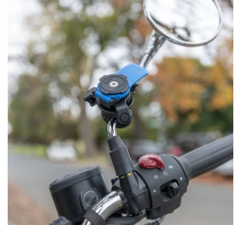 Detaliu prindere tija oglinda suport telefon Quad Lock Mirror Mount V2